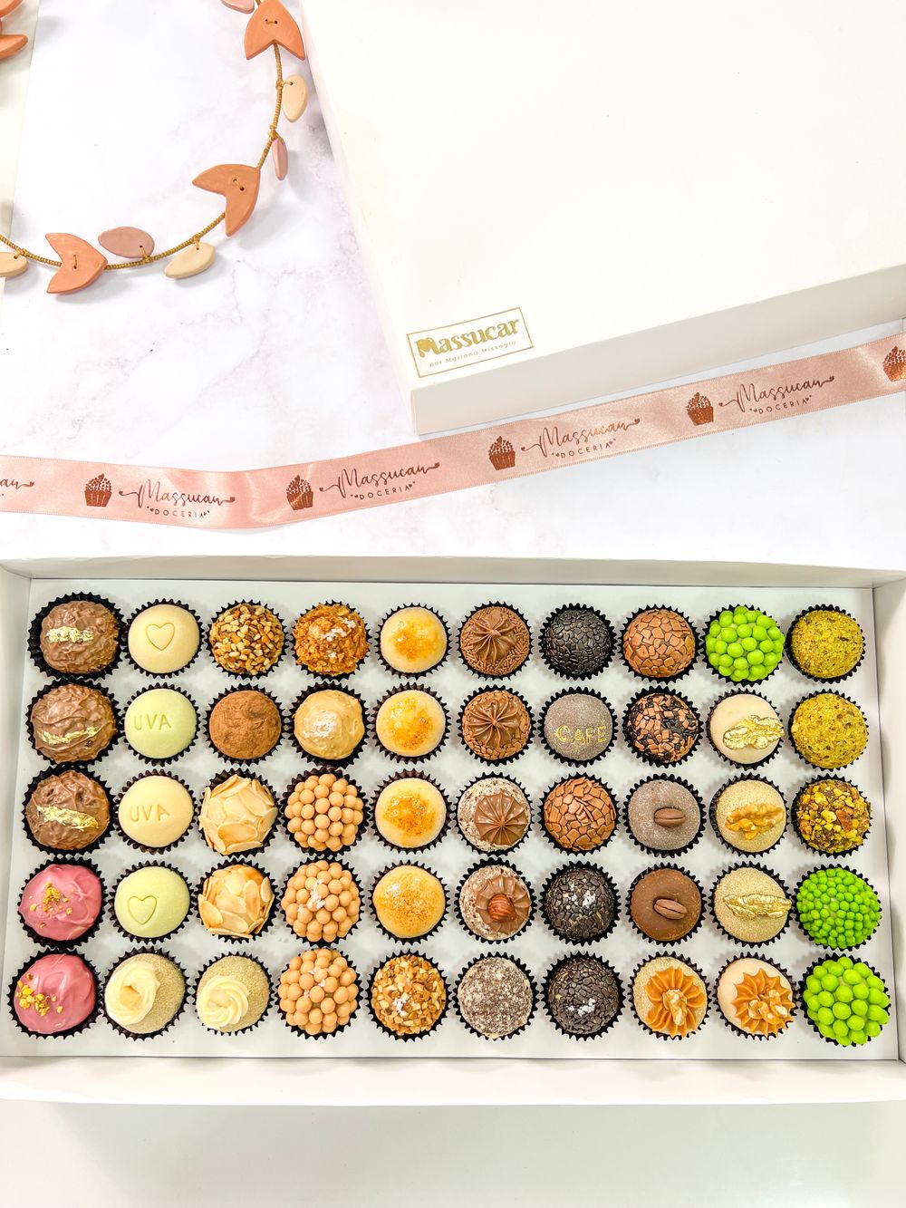 Caixa de brigadeiros gourmet Massucar em mais de 40 sabores